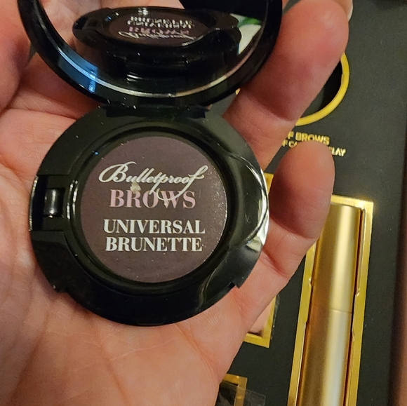 Too Faced All You Need is Love & Makeup Gift Box, NWT - Picture 9 of 12